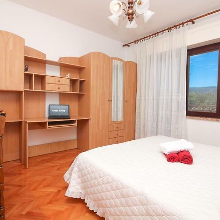 Apartament Green Valley 오미스 외부 사진