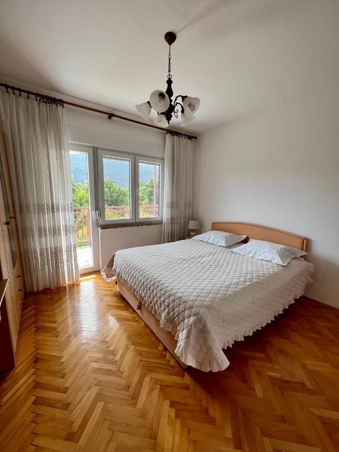 Apartament Green Valley 오미스 외부 사진
