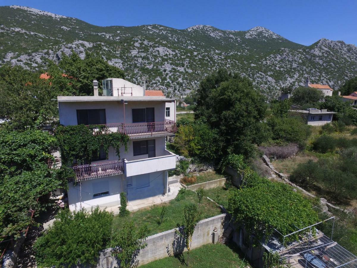 Apartament Green Valley 오미스 외부 사진