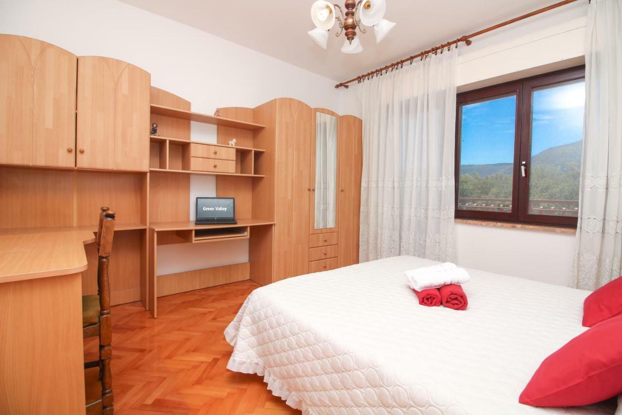Apartament Green Valley 오미스 외부 사진
